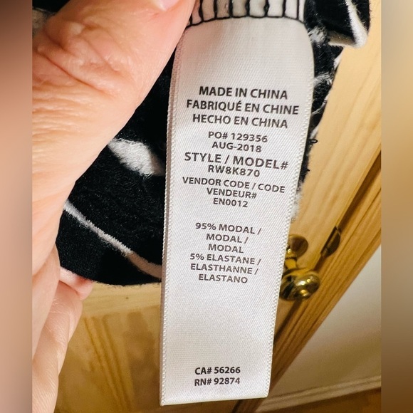 Splendid Oversized Funnel Neck Black and White Striped Crop Pullover Shirt Small - Picture 7 of 7